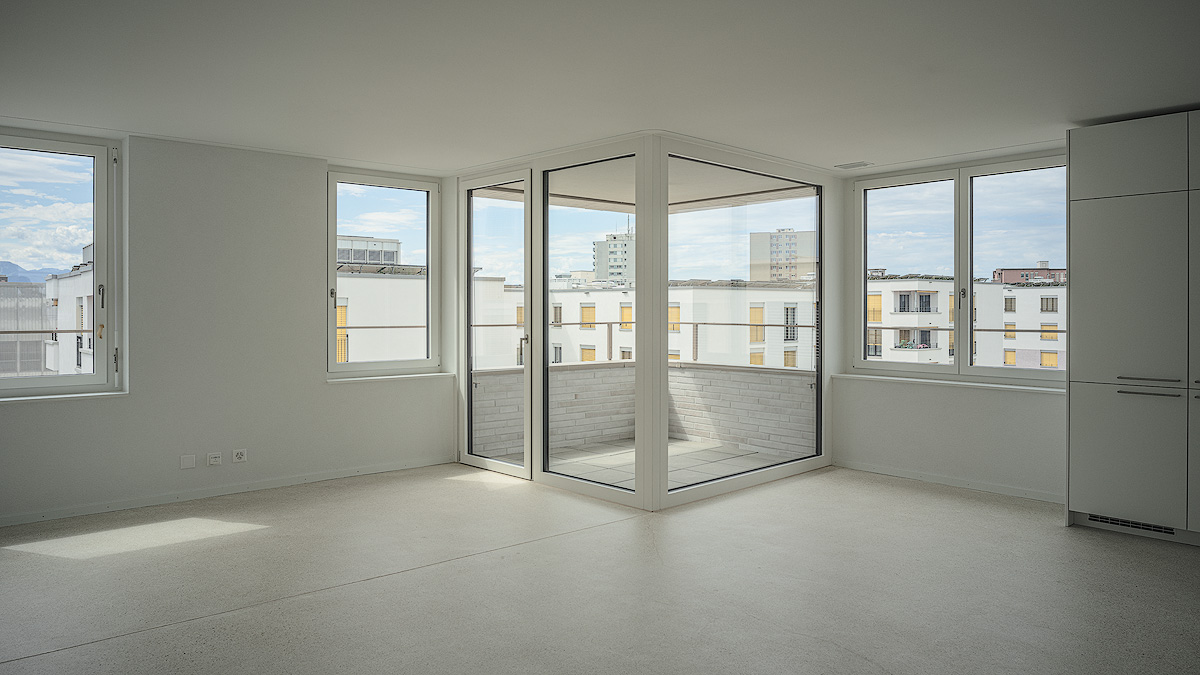 Intérieur lumineux d'un appartement aux Plaines-du-Loup